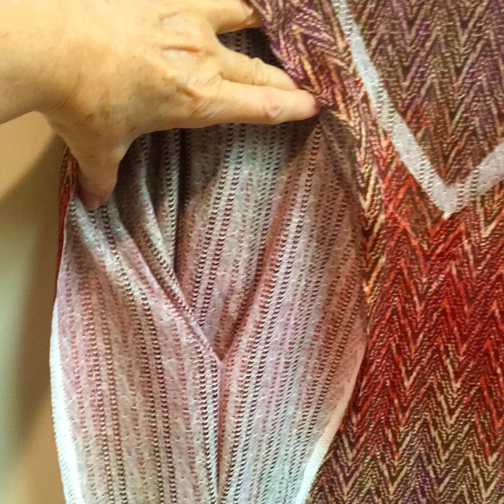 Chevron Patterned V-Neck Top with Flowy Sides - Picture 6 of 7